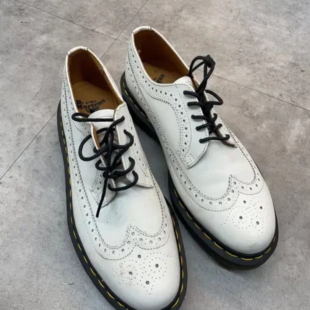 39 닥터마틴 13985 윙팁 레더 로퍼 화이트