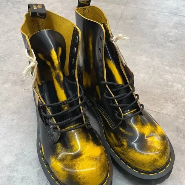 8 새상품 닥터마틴 1460 럽오프 워커 부츠 블랙 옐로우