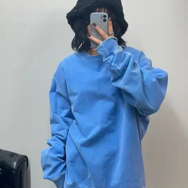 라지 노매뉴얼 피그먼트 루즈핏 맨투맨 라이트 블루