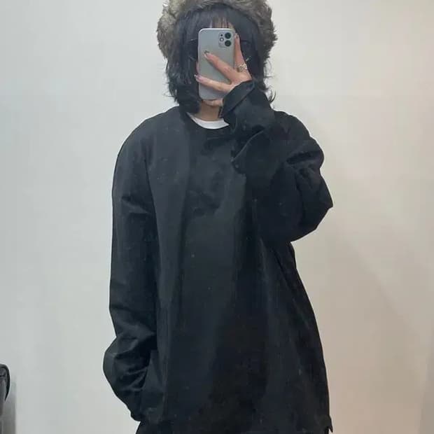 라지 솔리드옴므 라운드 오버핏 긴팔티셔츠 블랙