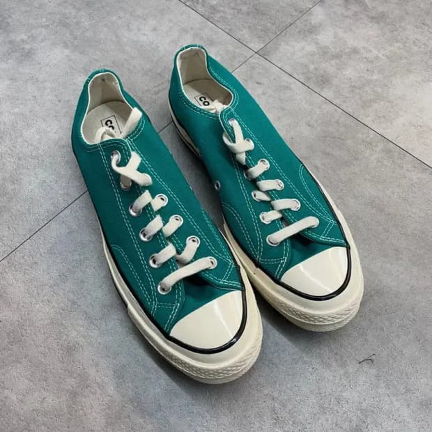 250 컨버스 척 70 로우 맬러카이트 스니커즈