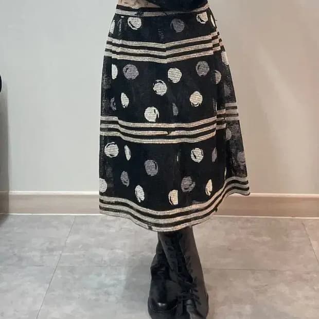 미디움 JPN 빈티지 도트 패턴 미디 에이라인 스커트 블랙