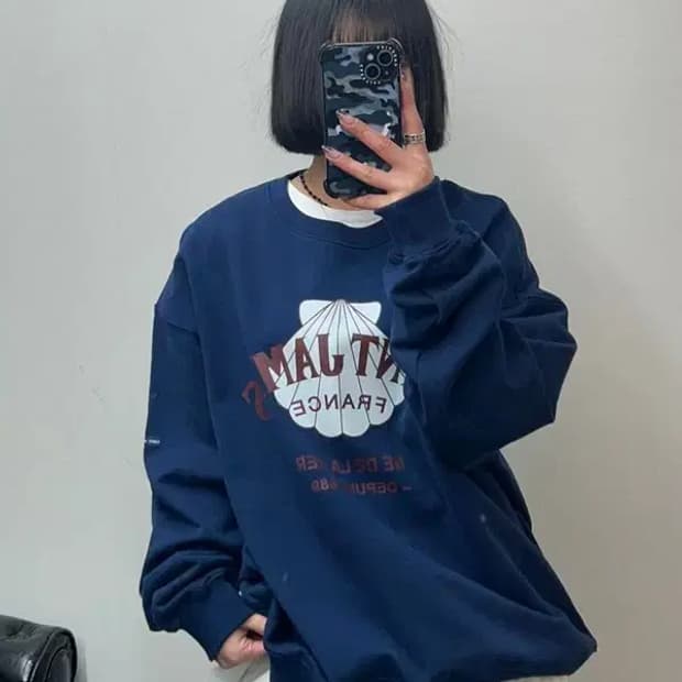 라지 세인트제임스 Bon Bon Print 맨투맨 네이비