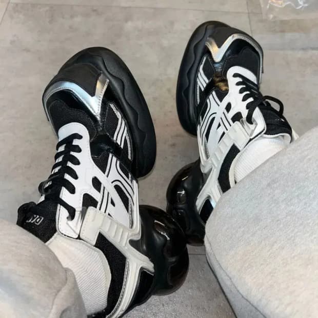 새상품 230 여성용 스포츠 스니커즈 다프네 랩 슈가 드롭 블랙