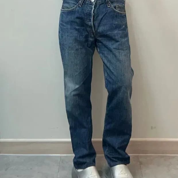 33 리바이스 501 슬림핏 워싱 데님 팬츠