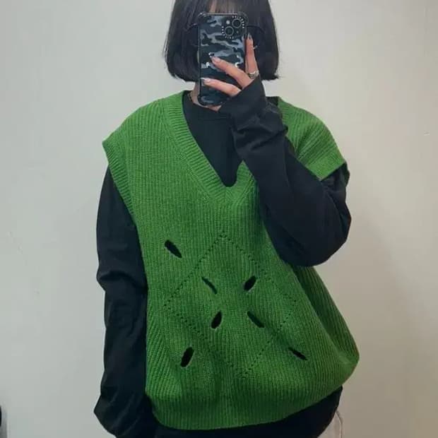 미디움 봄 문선 유니섹스 아가일 홀 니트 베스트 포레스트 색상