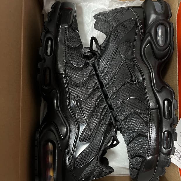 에어맥스플러스 트리플블랙 285