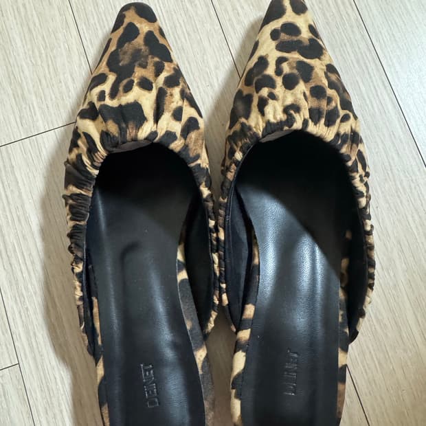 1회 착) 다이닛 레오파드 셔링 스틸레토 뮬 브라운 245