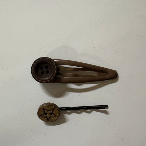 Button hair clip