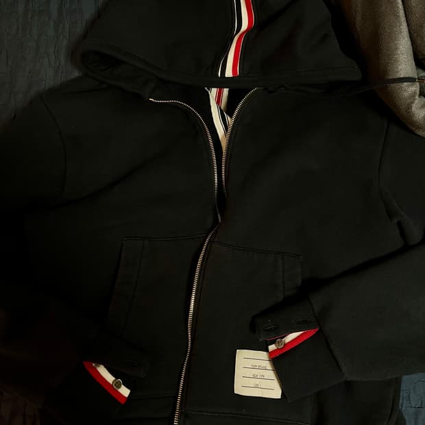 톰브라운 백삼선 후드집업 1사이즈 네이비 (실측 95)