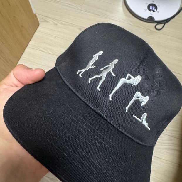 빨간줄 사피언스 모자 