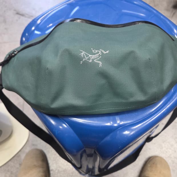 아크테릭스  그린빌   크로스바디빽