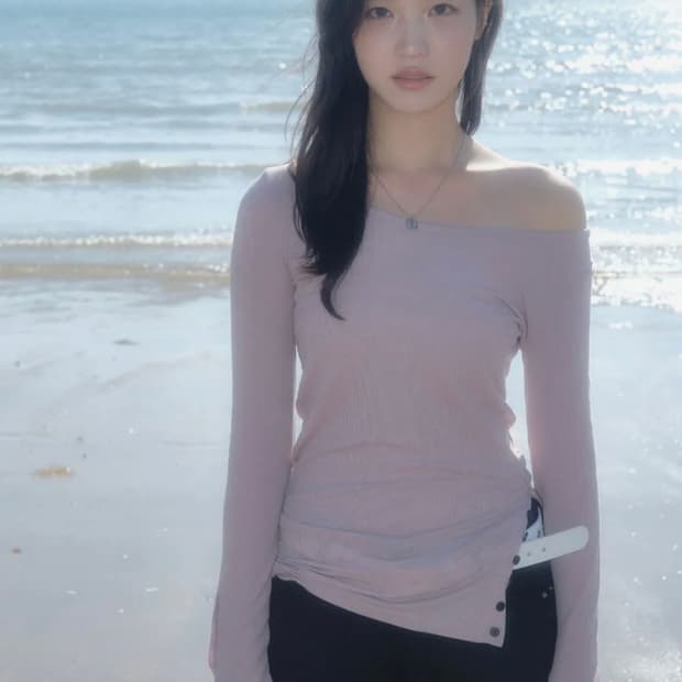 애즈온 다이애그널 버튼티
