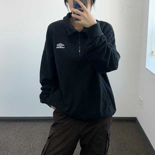 Umbro 엄브로 백로고 블랙 반집업