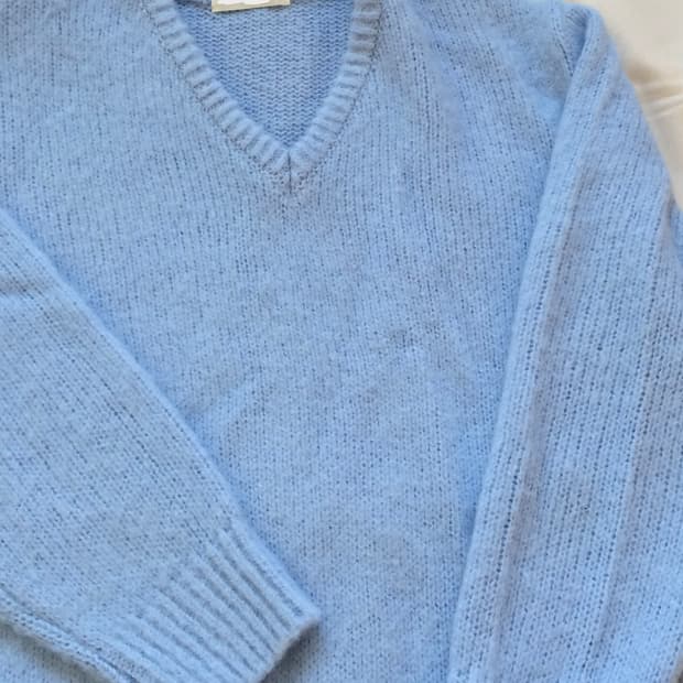 브이넥 니트 스카이블루