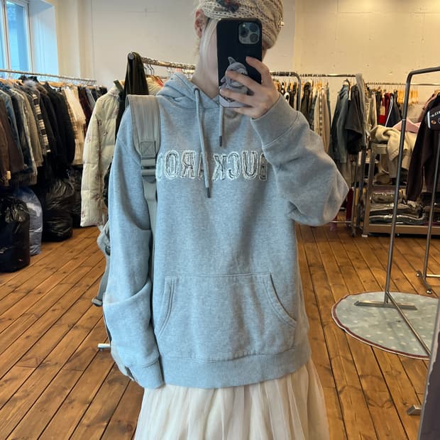 버카루 그레이 후드티