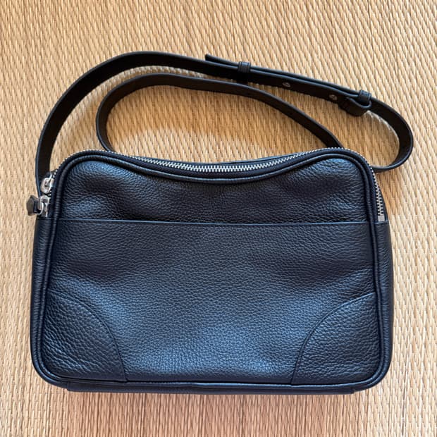 COS 클래식 크로스바디 백 레더