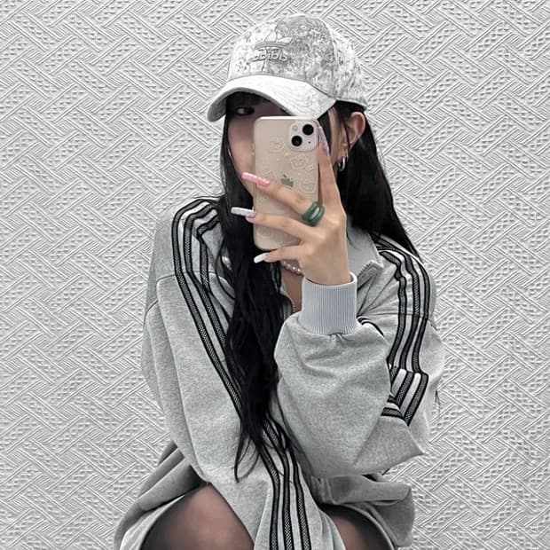 아디다스 Y2K 펑키 오리지널 벨루어 실버 볼캡 C13289