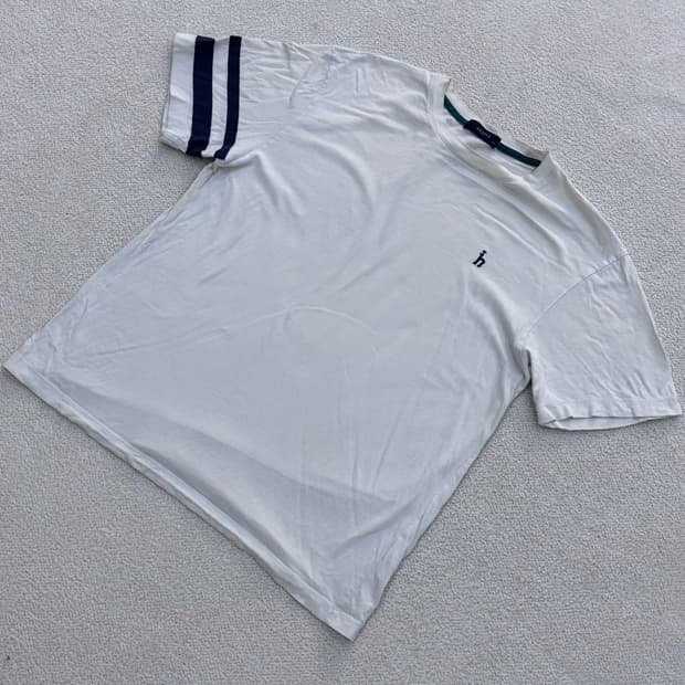 105 헤지스 퍼피자수 반팔 티셔츠 0330E