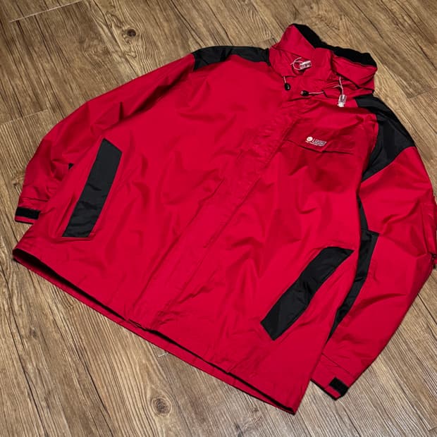 [L] LIPNER 레드 블랙 오버핏 바람막이 자켓