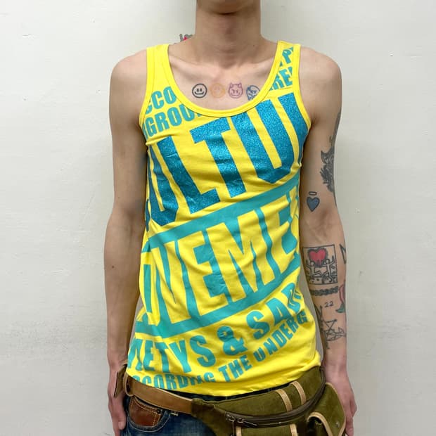 lettering Glossy yellow retrosleeveless 