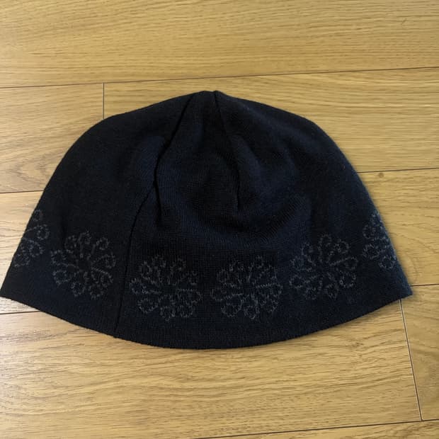 Linking Flower Jacquard Beanie