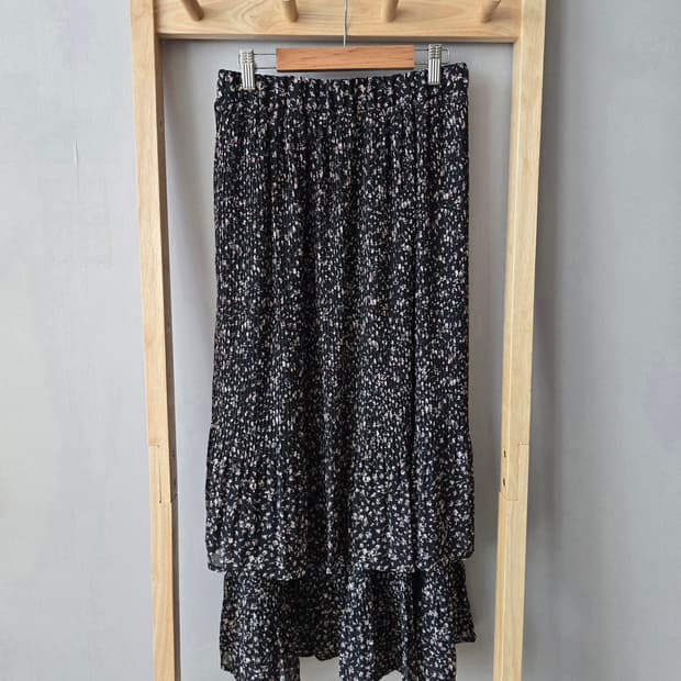 HK WORKS LONDON 플라워 티어드 플리츠 롱스커트