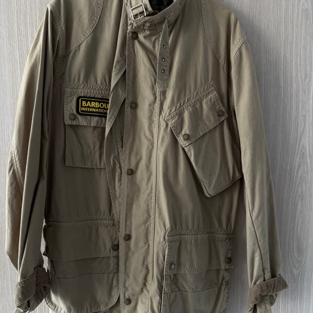 바버 인터내셔널 베이지