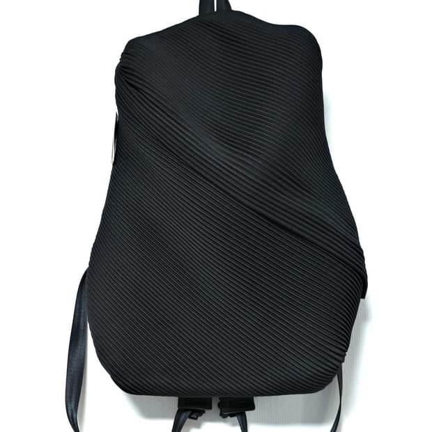 이세이미야케 백팩 새상품 판매합니다