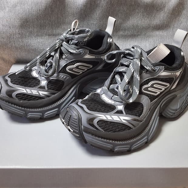 [새상품급] 발렌시아가 6xl 블랙 38