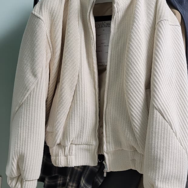 Yiyae 듀플렉스 집업 팝니다