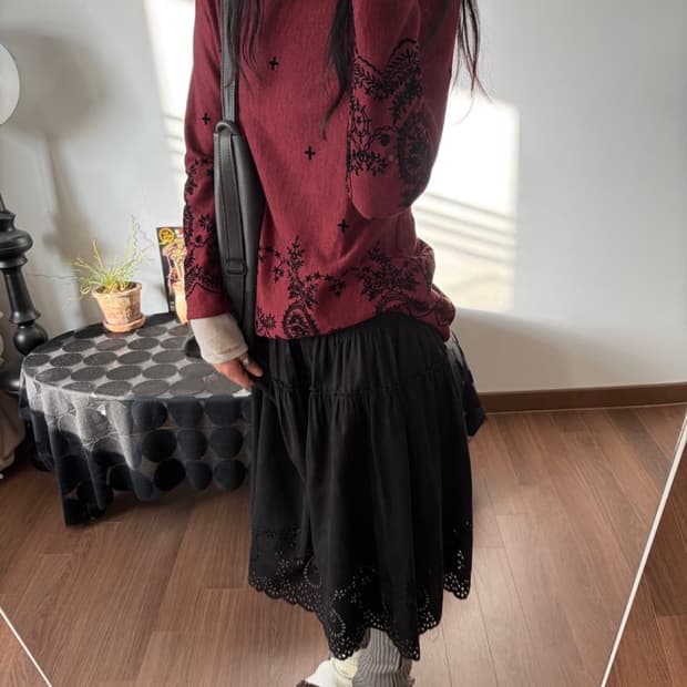 펀칭 미디 스커트