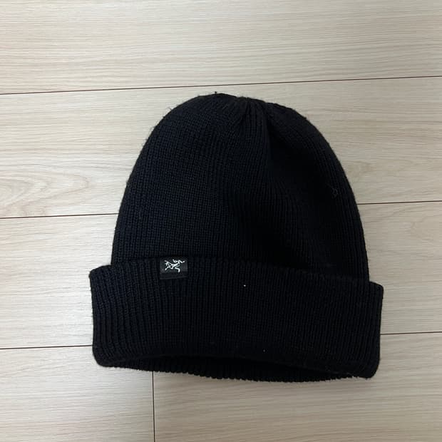 아크테릭스 블랙 비니