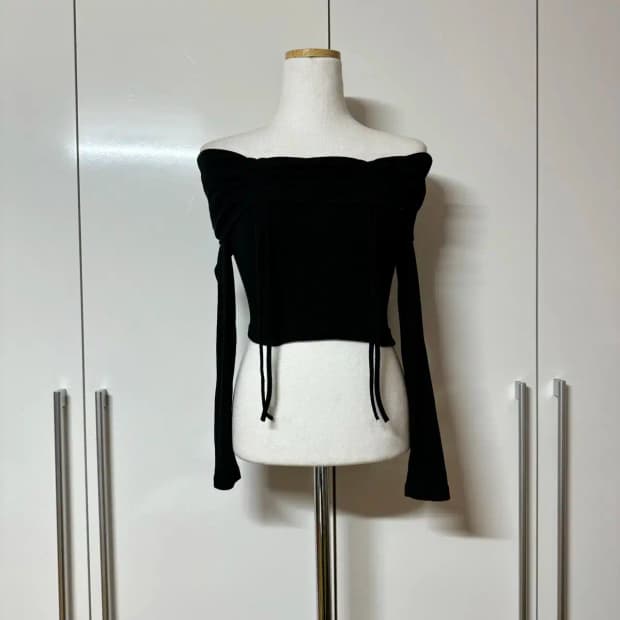 크롭 스트링 오프숄더 긴팔 티셔츠