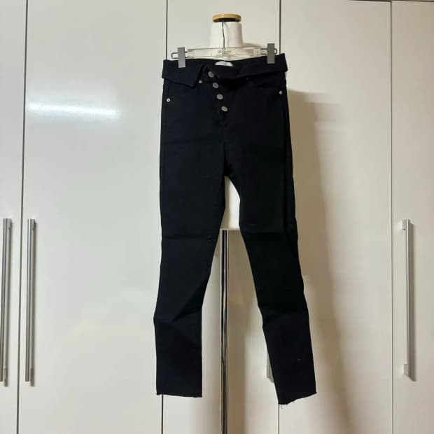 제이캣 카라 사선 단추 스키니진 s 흑청 데님