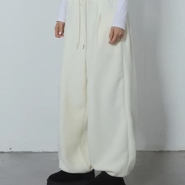 칙스 플리스 사이드 핀턱 벌룬 조거 팬츠 아이보리