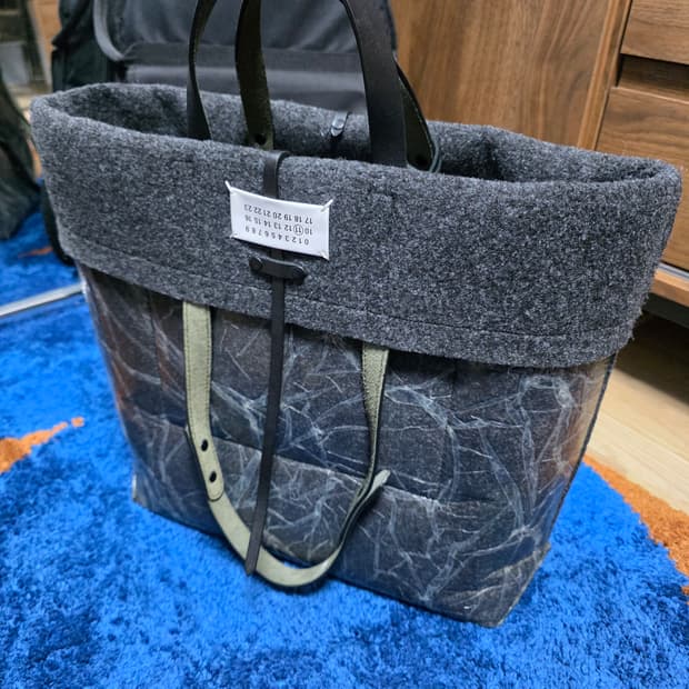 마르지엘라 펠트 웨트 토트백