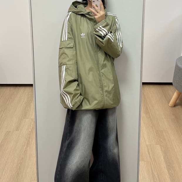 아디다스 신형 올리브 카키 윈드브레이커 자켓