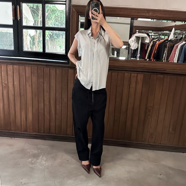 CHLOE sleeveless blouse