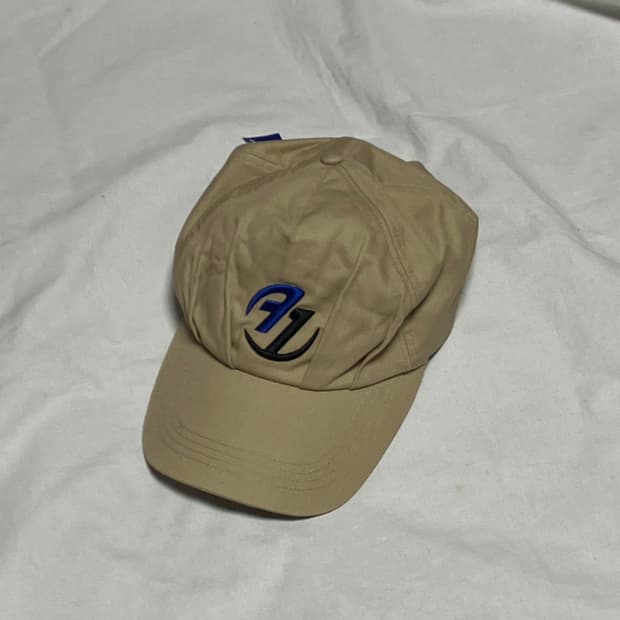 아더에러 X 자라 AZ 자수로고 셔링 볼캡 베이지