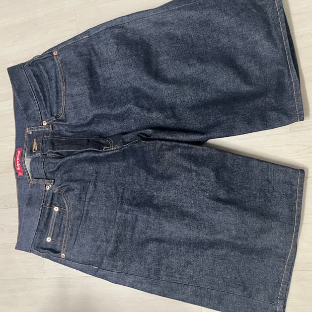 슈프림 리지드 배기 셀비지 데님 숏츠 34