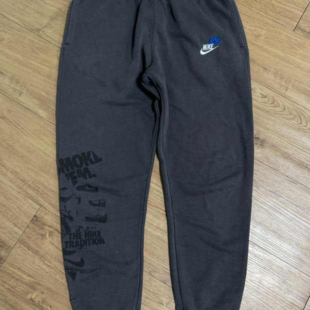 [L]나이키 멀티로고 코튼 스웻팬츠 다크그레이