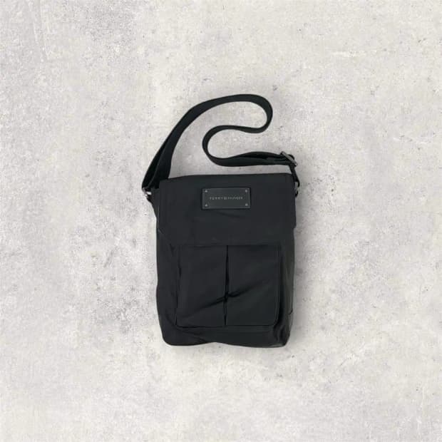 타미힐피거 블랙 메신저백(B270)