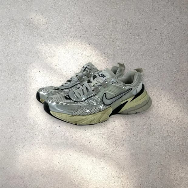 [245] 나이키 V2K 런 퓨어 메탈릭 실버 (No.478)