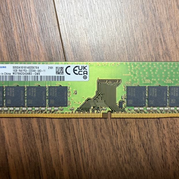 삼성전자 DDR4 PC4-3200AA 16GB RAM 단면