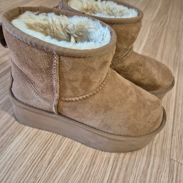 UGG 어그 울트라 미니플랫폼 부츠 체스트넛 36 230  235