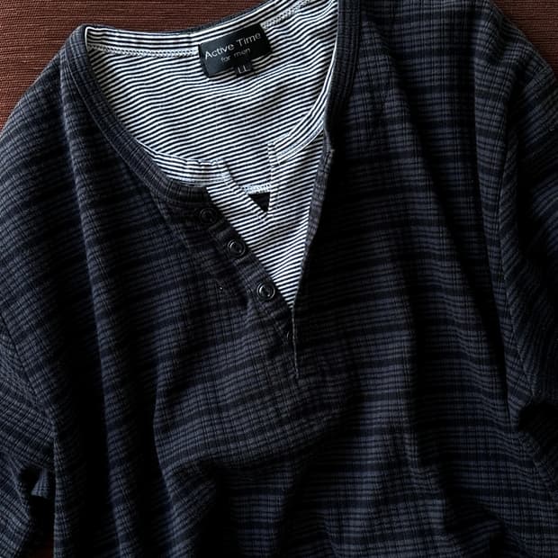 Design layer neck pattern H/S top