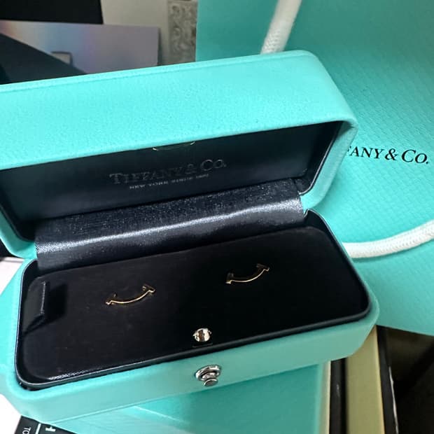 티파니앤코 스마일 이어링 귀걸이 로즈골드