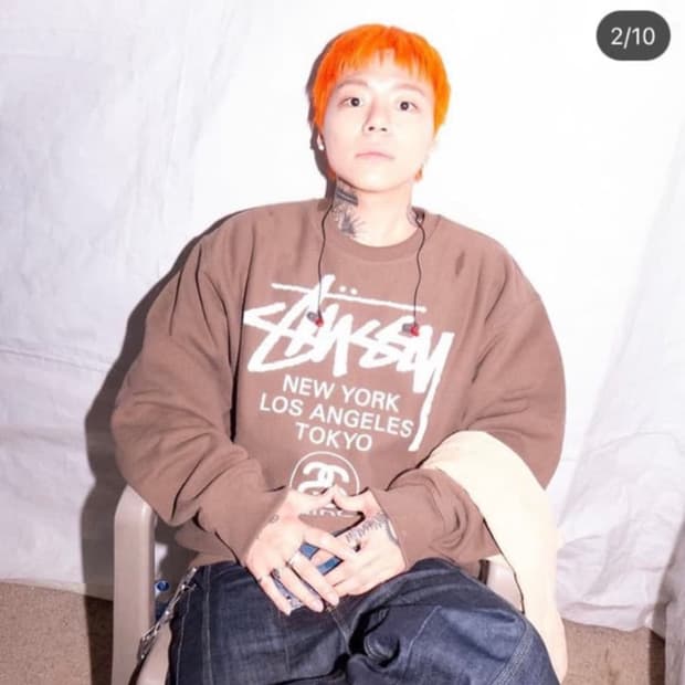 스투시 월드투어 크루넥 맨투맨 (키드밀리 착용)