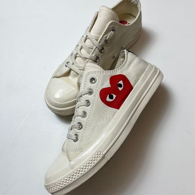 꼼데가르송 X 컨버스 척70 플레이 에그렛 로우 스니커즈 Q1400